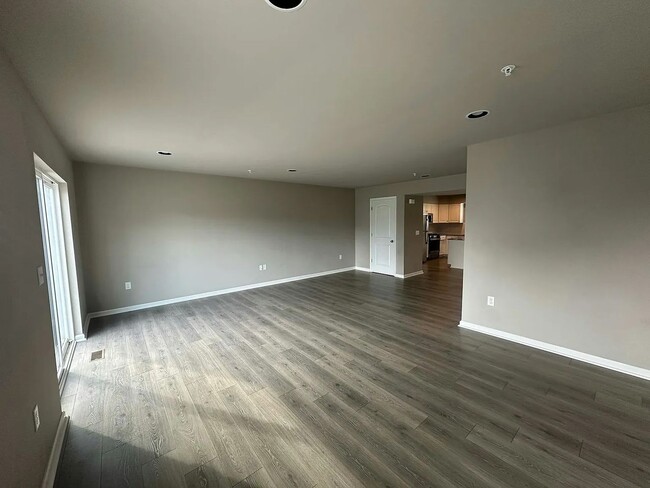 Building Photo - 115 High Pointe Dr
