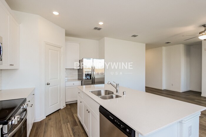 Building Photo - 122 Jenkinson Dr