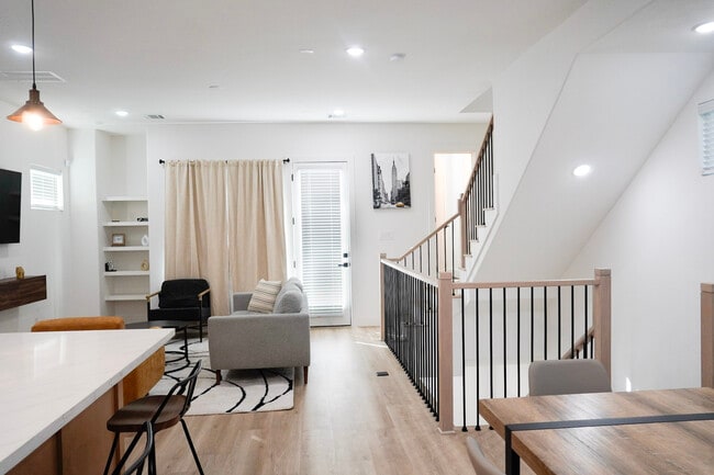 Building Photo - 2706 Cochran St