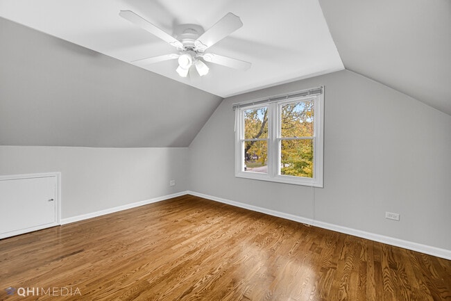 Building Photo - 6661 Glenview Dr