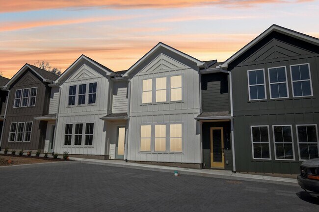 Building Photo - 908 Anderson Ln