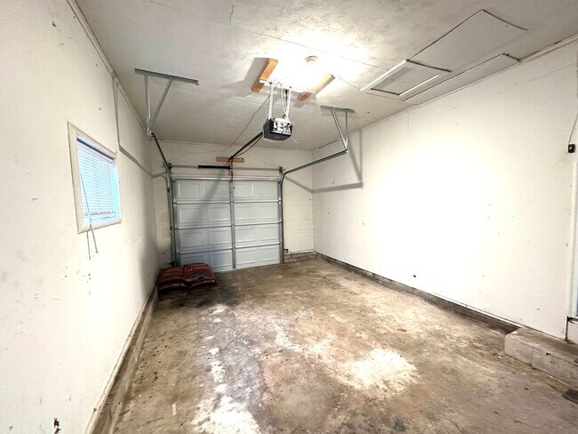 Building Photo - NEWLY REMODELED 3 BEDROOM 1 BATH IN WEBB CITY-$1200 RENT-$1200 DEPOSIT