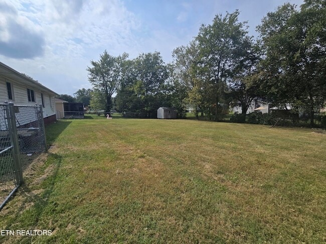 Building Photo - 415 Highland Dr