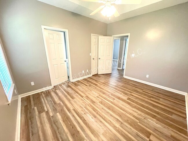 Building Photo - 3BD/2BA FOR RENT
