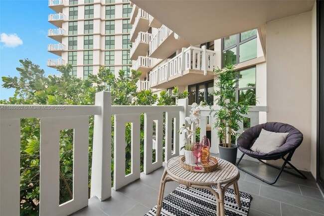 Building Photo - 1121 Crandon Blvd