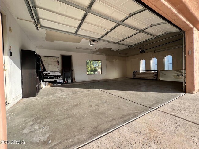 Building Photo - 3550 E June Cir