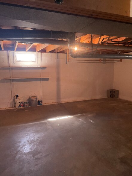 Building Photo - 409 Bond St