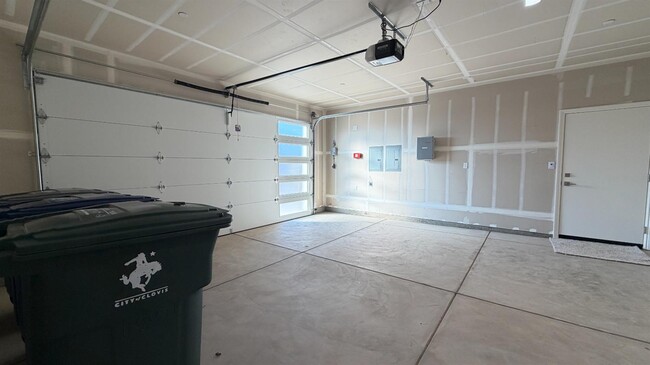 Building Photo - 2153 N Renn Ave