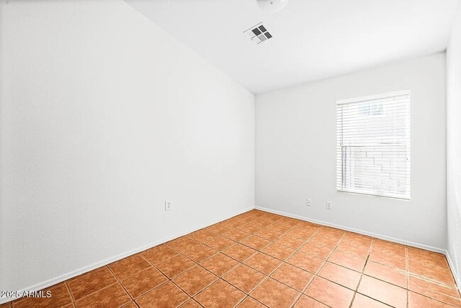 Building Photo - 1083 E Boston Ct