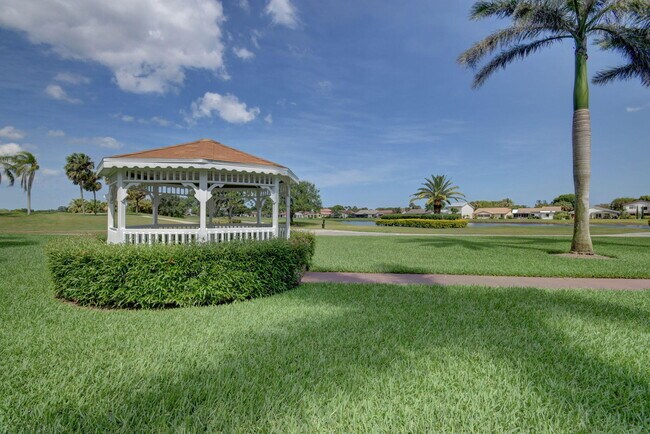Building Photo - 5519 Fairway Park Dr