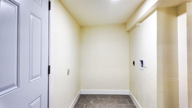 Building Photo - 3615 SW 40th St