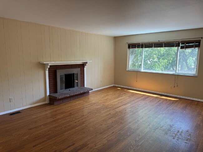 Building Photo - 1280 Linden Ave