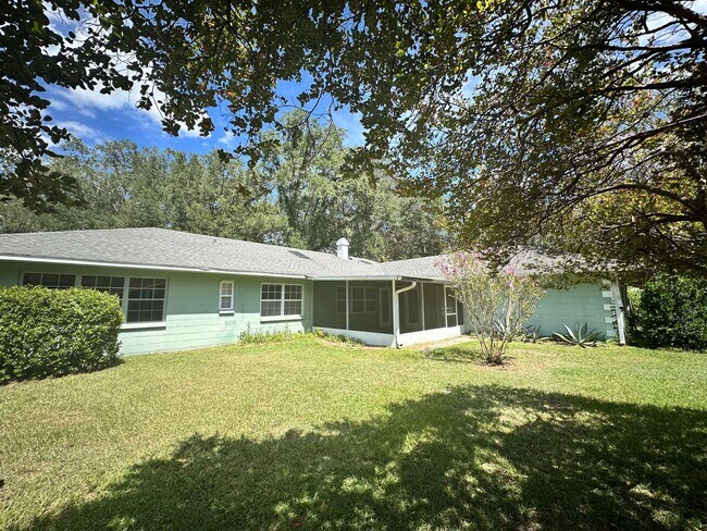Building Photo - Spacious 4-Bedroom Home with Pool on Half ...