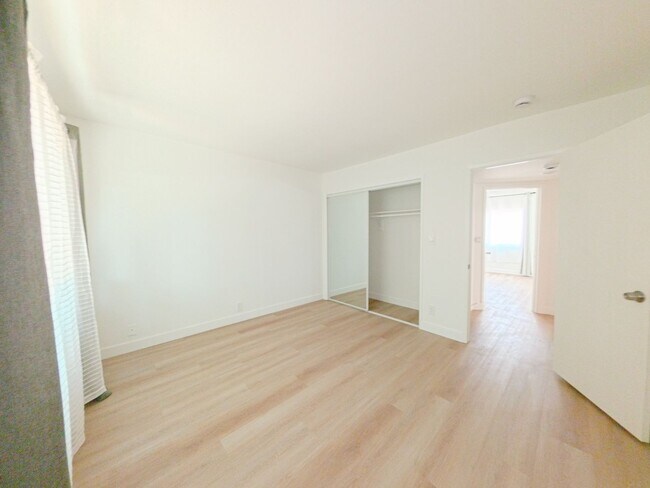 Building Photo - 2428 Ocean Ave