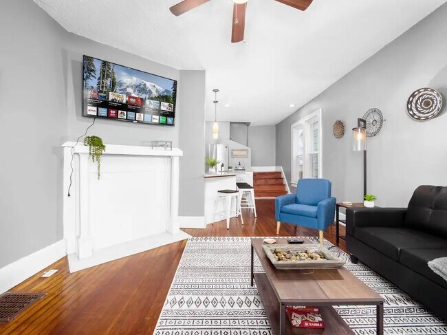 Building Photo - 363 E Gates St