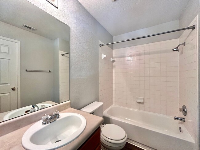 Building Photo - Charming 3BR/2BA Two-Level Home with Cover...