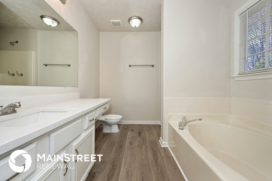 Building Photo - 25 Willow Tree Terrace