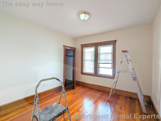 Building Photo - 108 W Quincy St