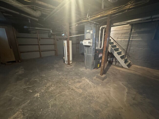 Building Photo - Remodeled 4 Bed 2 Bath For RENT
