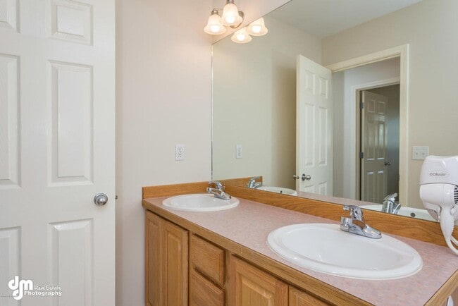 Building Photo - 2041 Tributary Cir