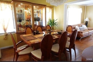 Building Photo - 1153 Queen Anne Rd