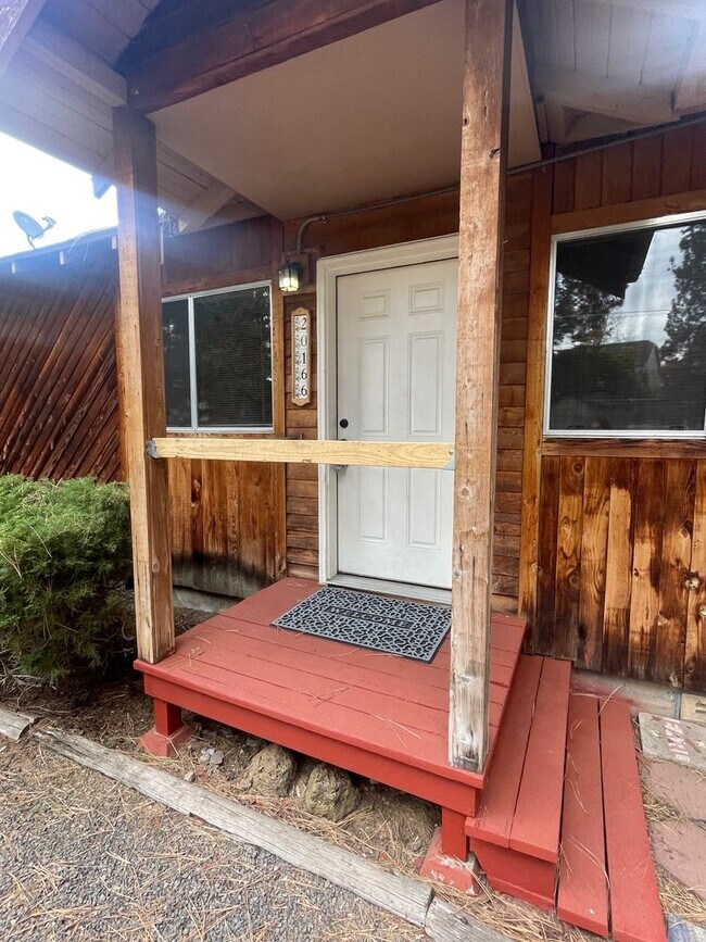 Building Photo - 2 Bedroom Home Near Old Mill