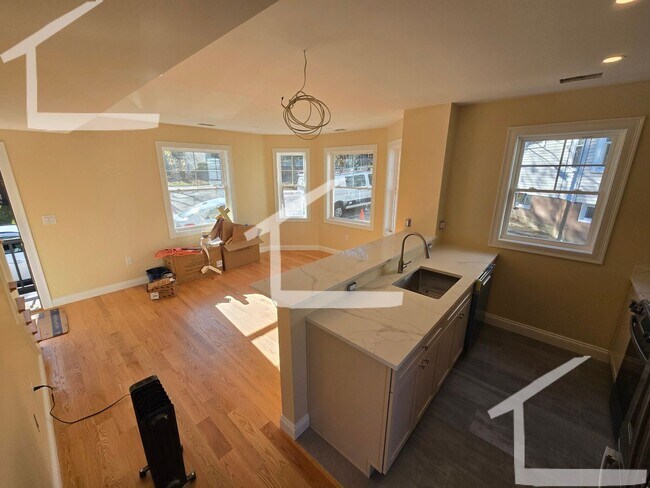 Building Photo - 9/1 No fee! Rare 3BR/3BA renovated Brighton apartment!