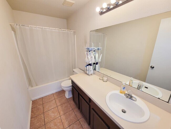 Building Photo - 2131 Cold River Dr