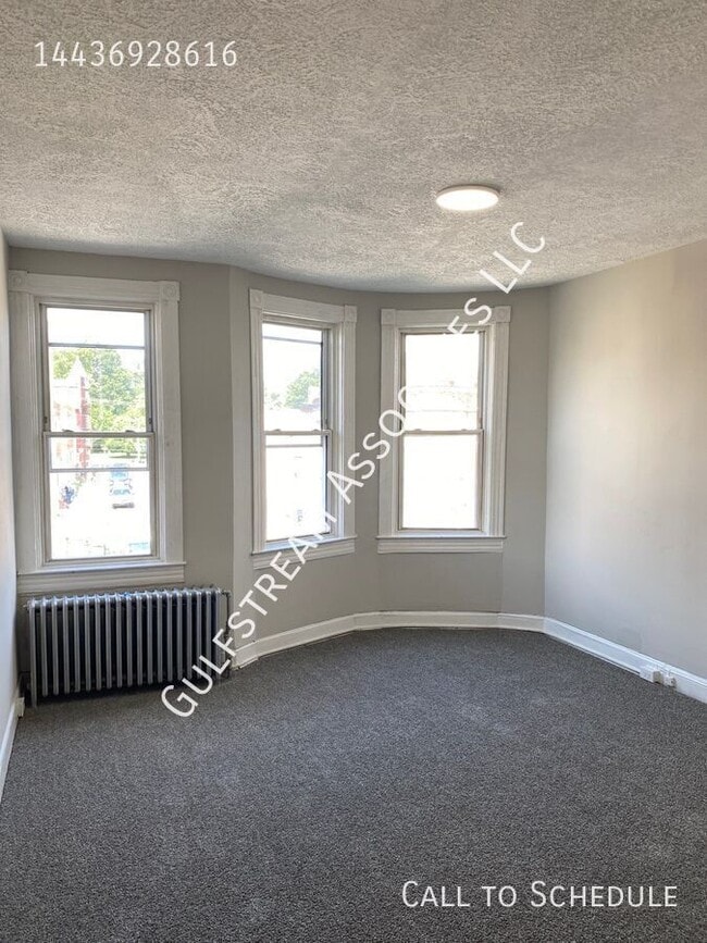 Building Photo - 2824 Parkwood Ave