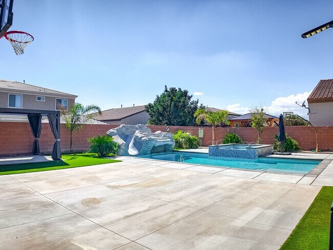 Building Photo - Exquisite Luxury Rental in Prestigious Gated Tule Springs Community