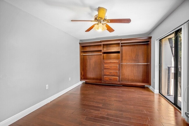 Building Photo - 624 6th Way
