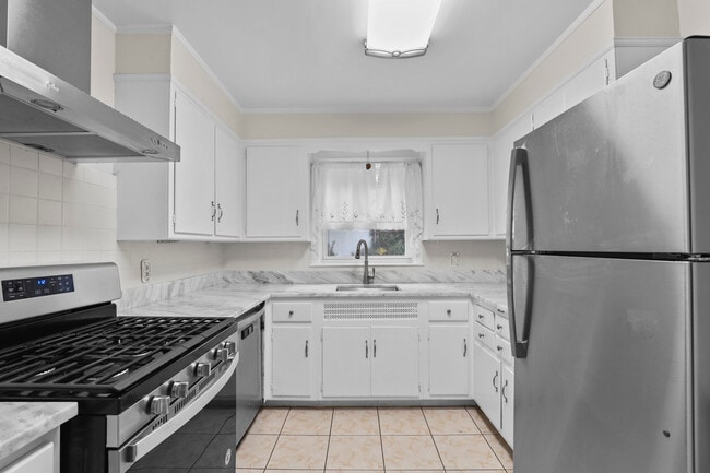 Building Photo - 216 S Poe St