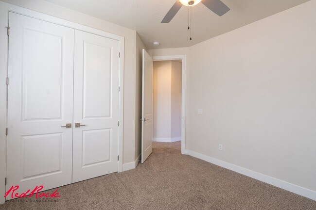 Building Photo - Hurricane Valley 3 Bedroom Townhome