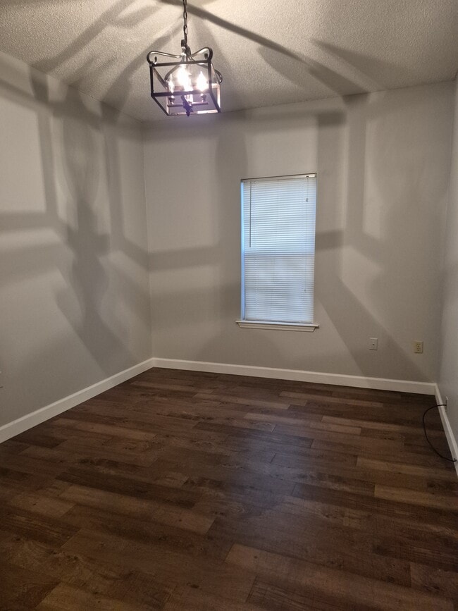 Building Photo - 1921 Gornto Rd