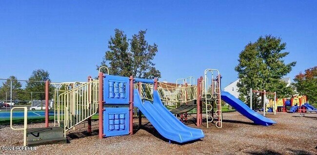 Building Photo - 76 Des Moines Ct