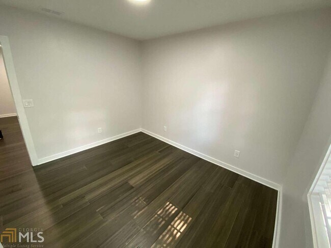 Building Photo - 1127 Dobbs Dr SE