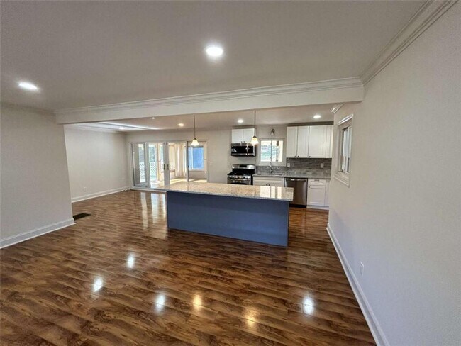 Building Photo - 4642 Elmherst Dr