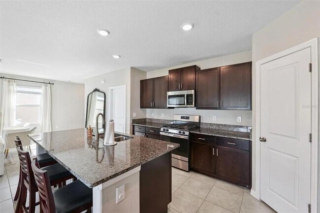 Building Photo - 10345 Shady Preserve Dr