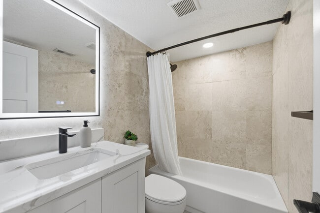 Building Photo - 1155 Lake Shore Dr