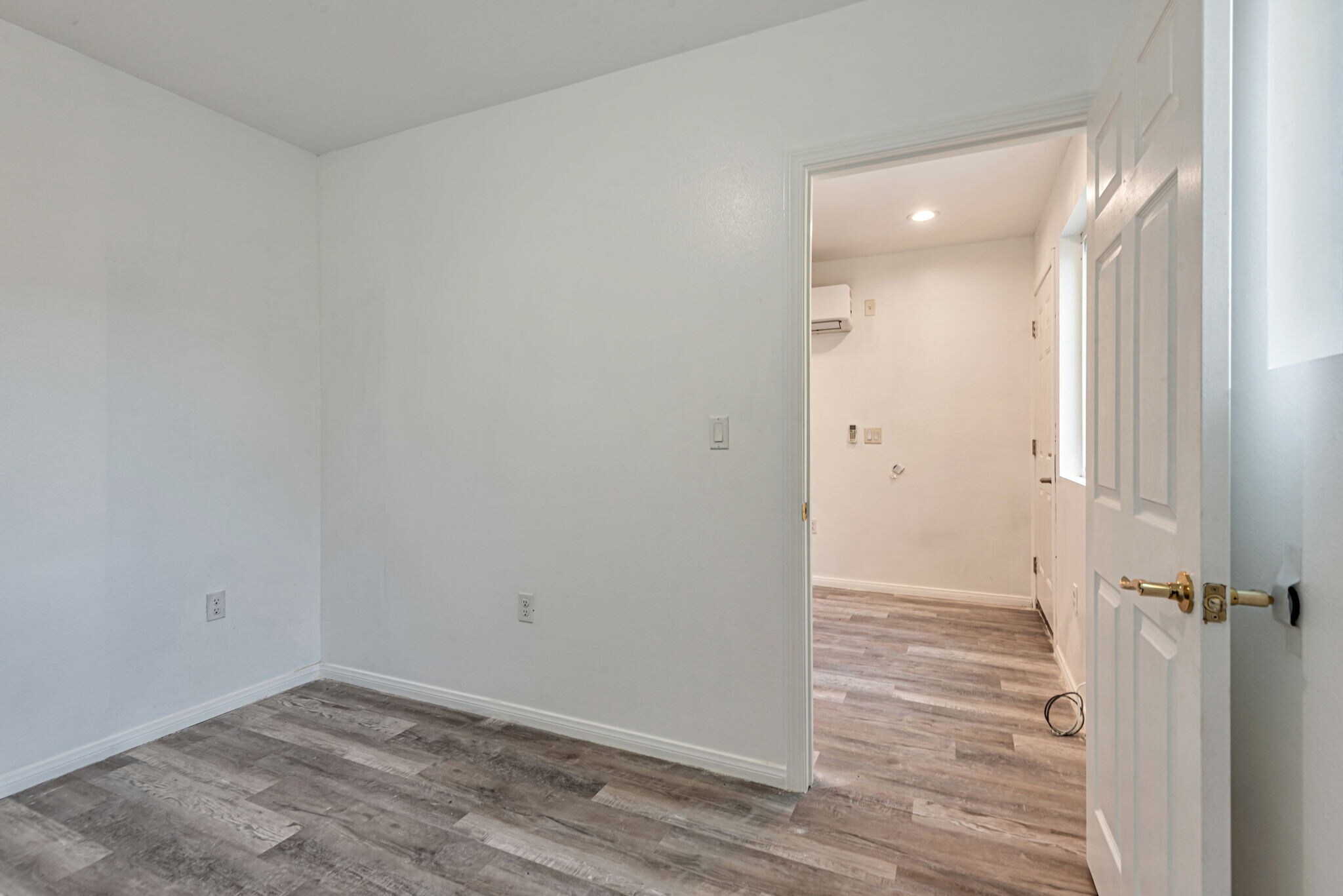 Building Photo - 849 W 43rd St