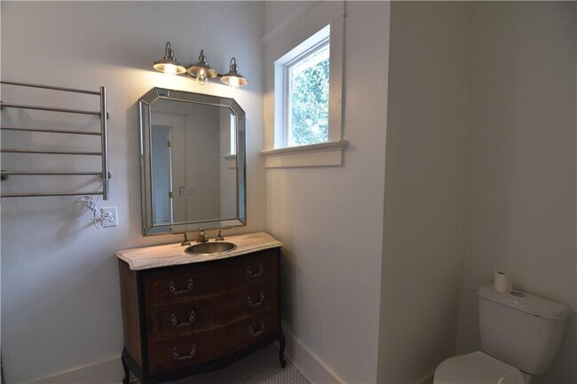 Building Photo - 375 Atwood St SW