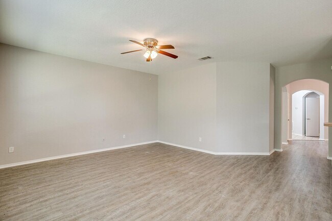 Building Photo - Large 4 Bedroom 3.5 Bathroom- Eagle Mounta...