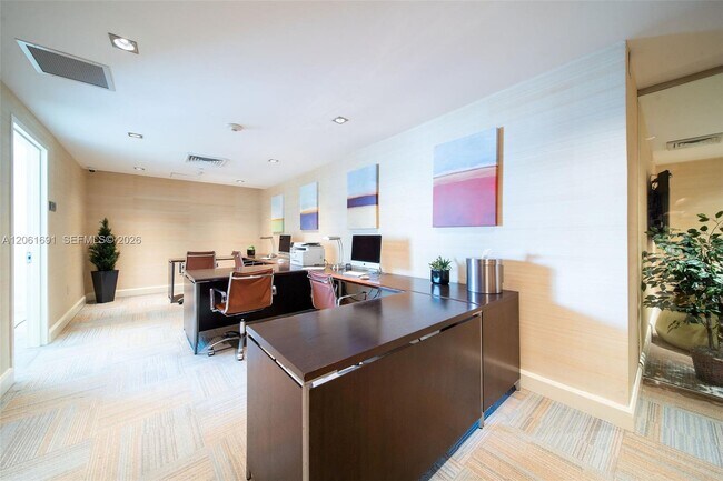 Building Photo - 950 Brickell Bay Dr