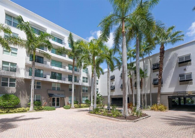 Building Photo - 2401 NE 65th St