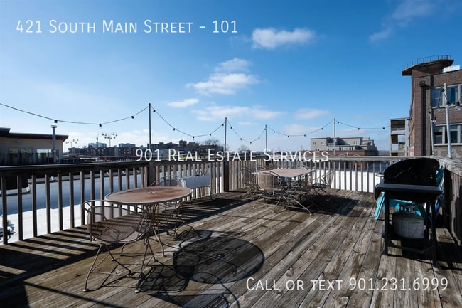 Building Photo - 421 S Main St