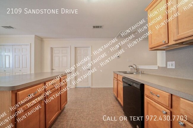 Building Photo - 2109 Sandstone Dr