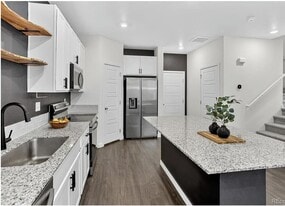 Building Photo - 270 Cardinal St