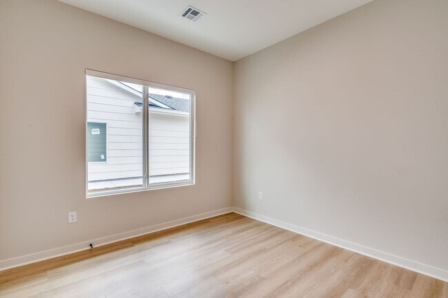 Building Photo - 143 Gowen St