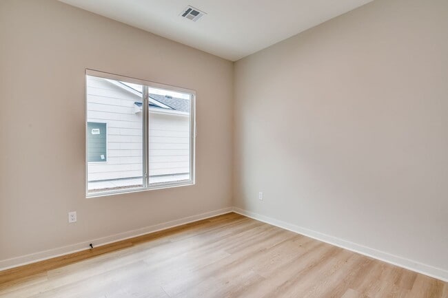Building Photo - 4309 N Hazelwood St