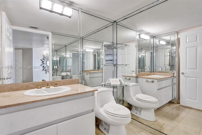 Building Photo - 16711 Collins Ave